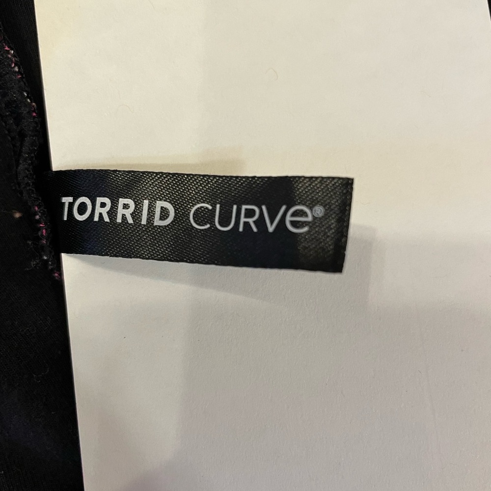 Torrid Curve black with fangs and bats print sports bra size 2x? Fits like 3x. - Picture 2 of 3